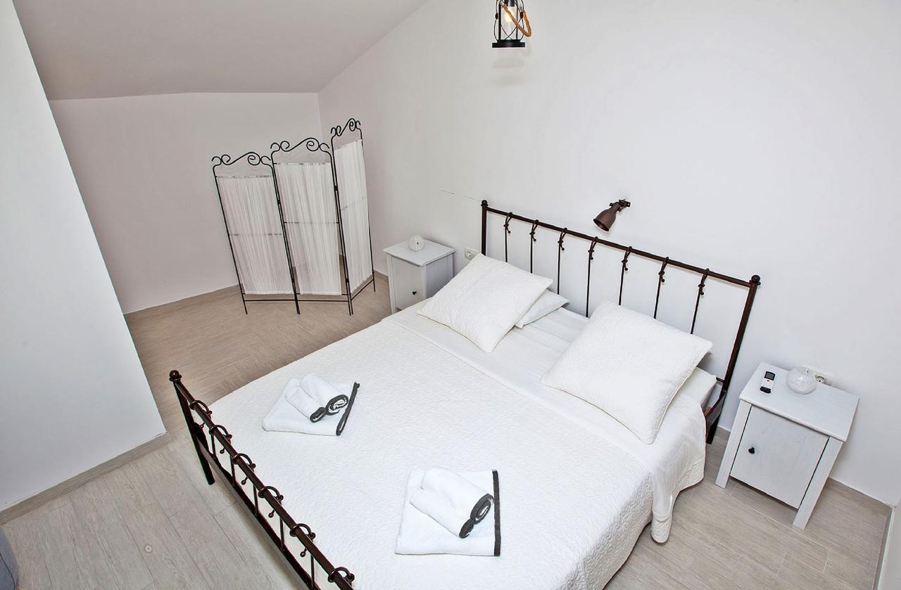 Apartments Roses Stobreč Esterno foto