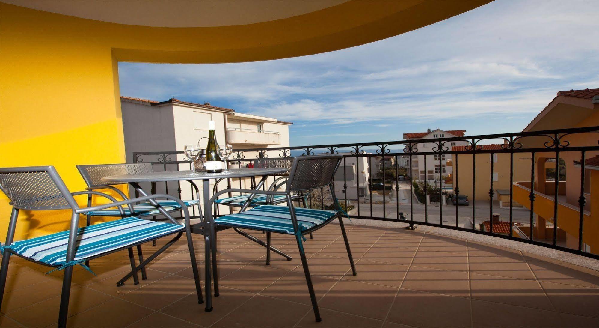 Apartments Roses Stobreč Esterno foto