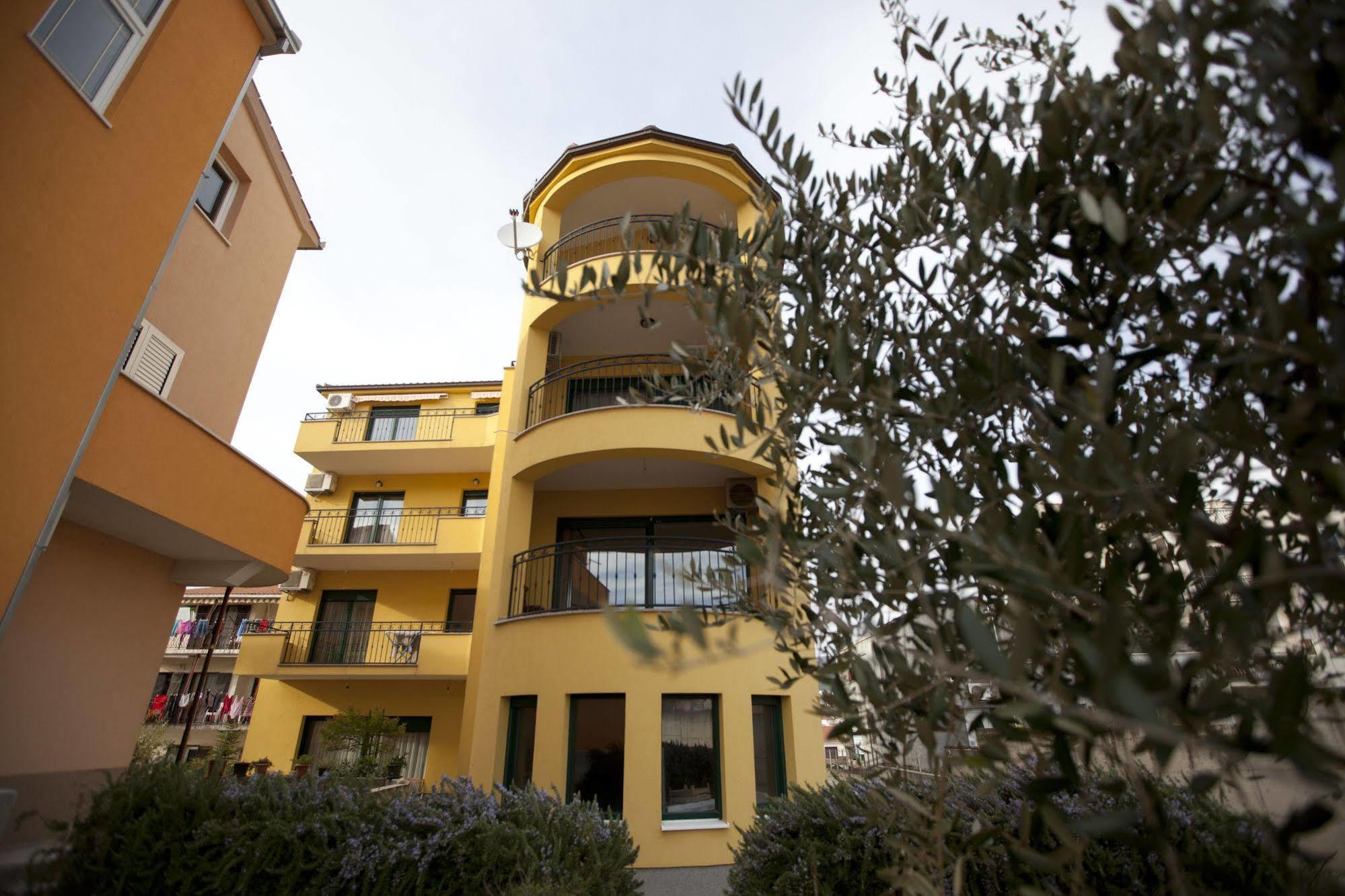 Apartments Roses Stobreč Esterno foto