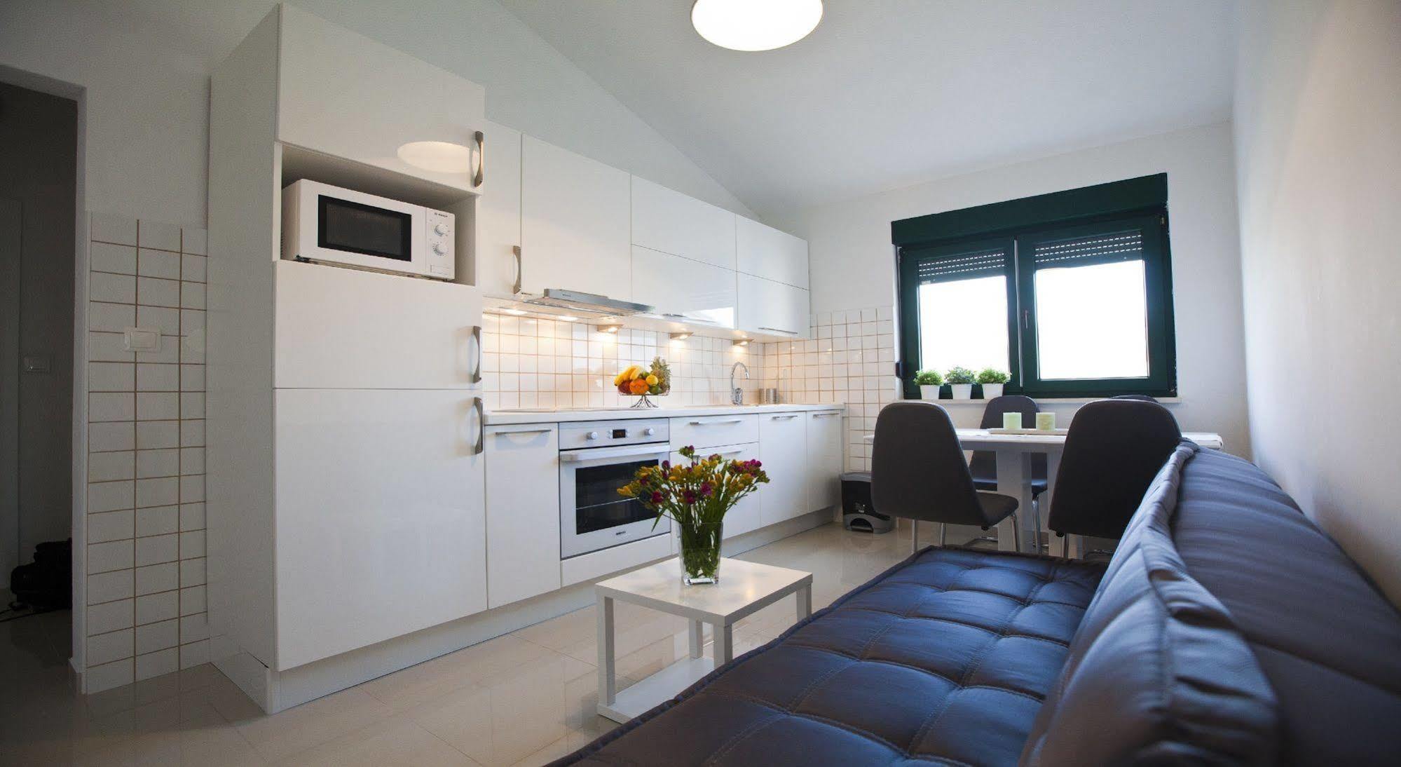 Apartments Roses Stobreč Esterno foto
