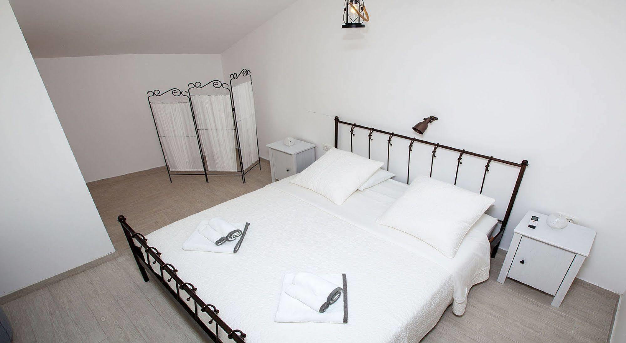 Apartments Roses Stobreč Esterno foto